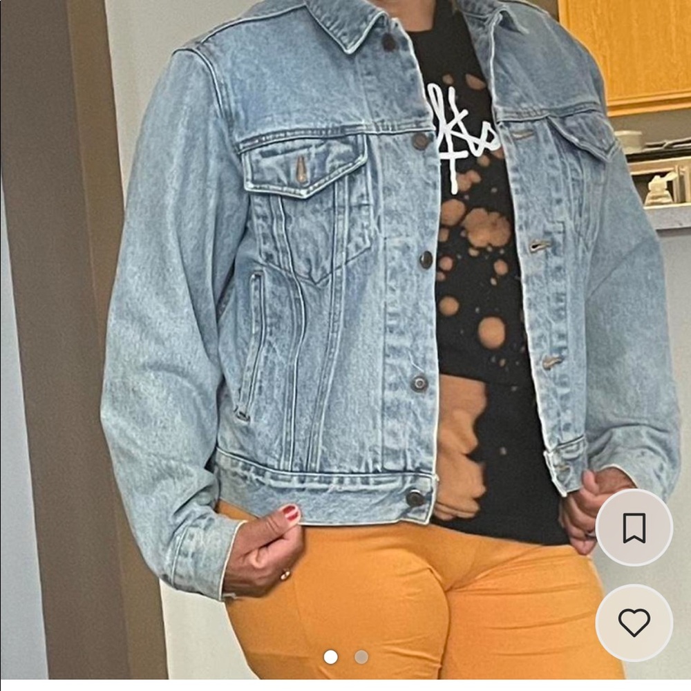 Red Tag Levi’s Light Wash Heavy Weight Denim Jacket